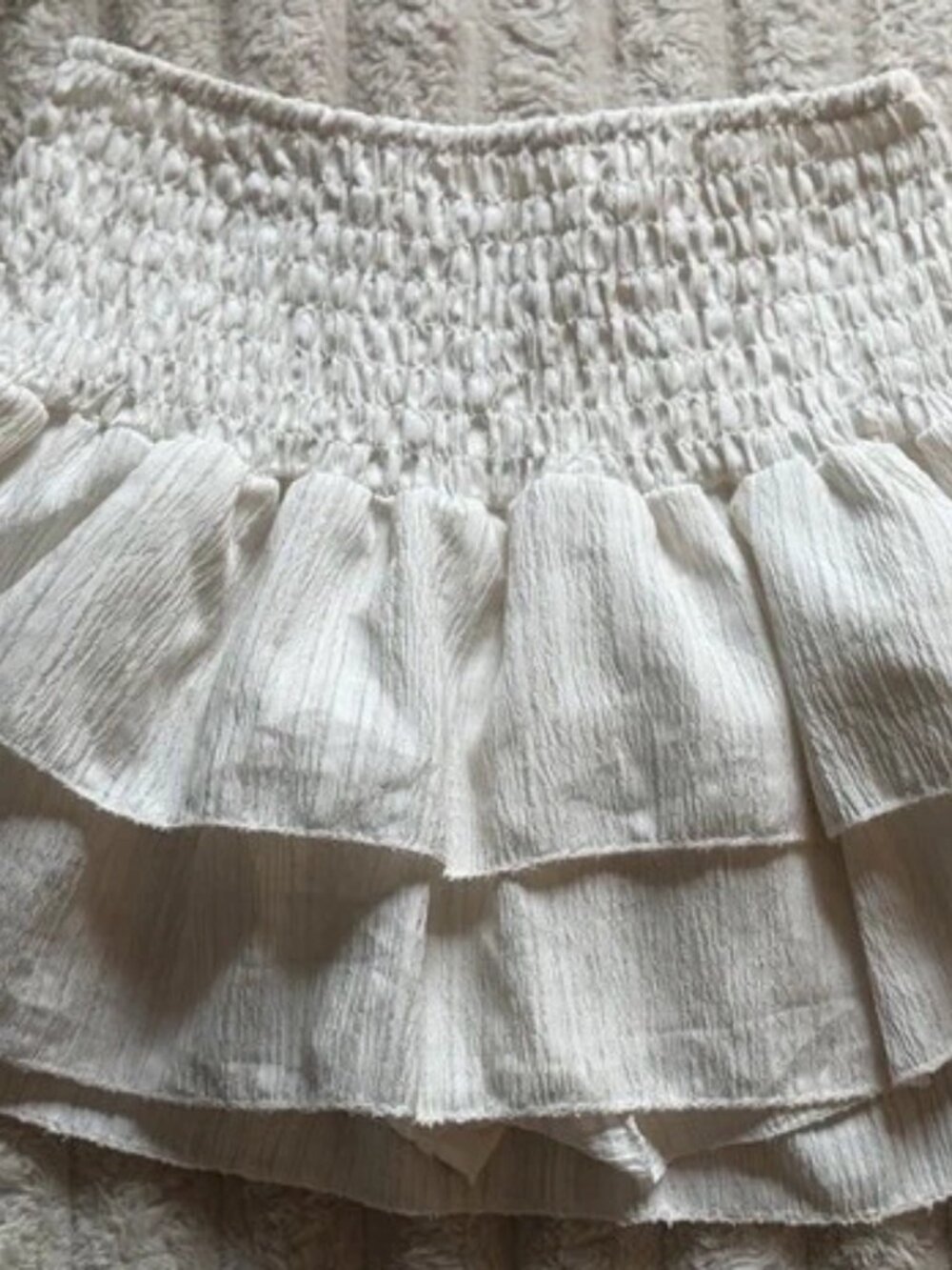 Sweet and stylish white pleated short skirt